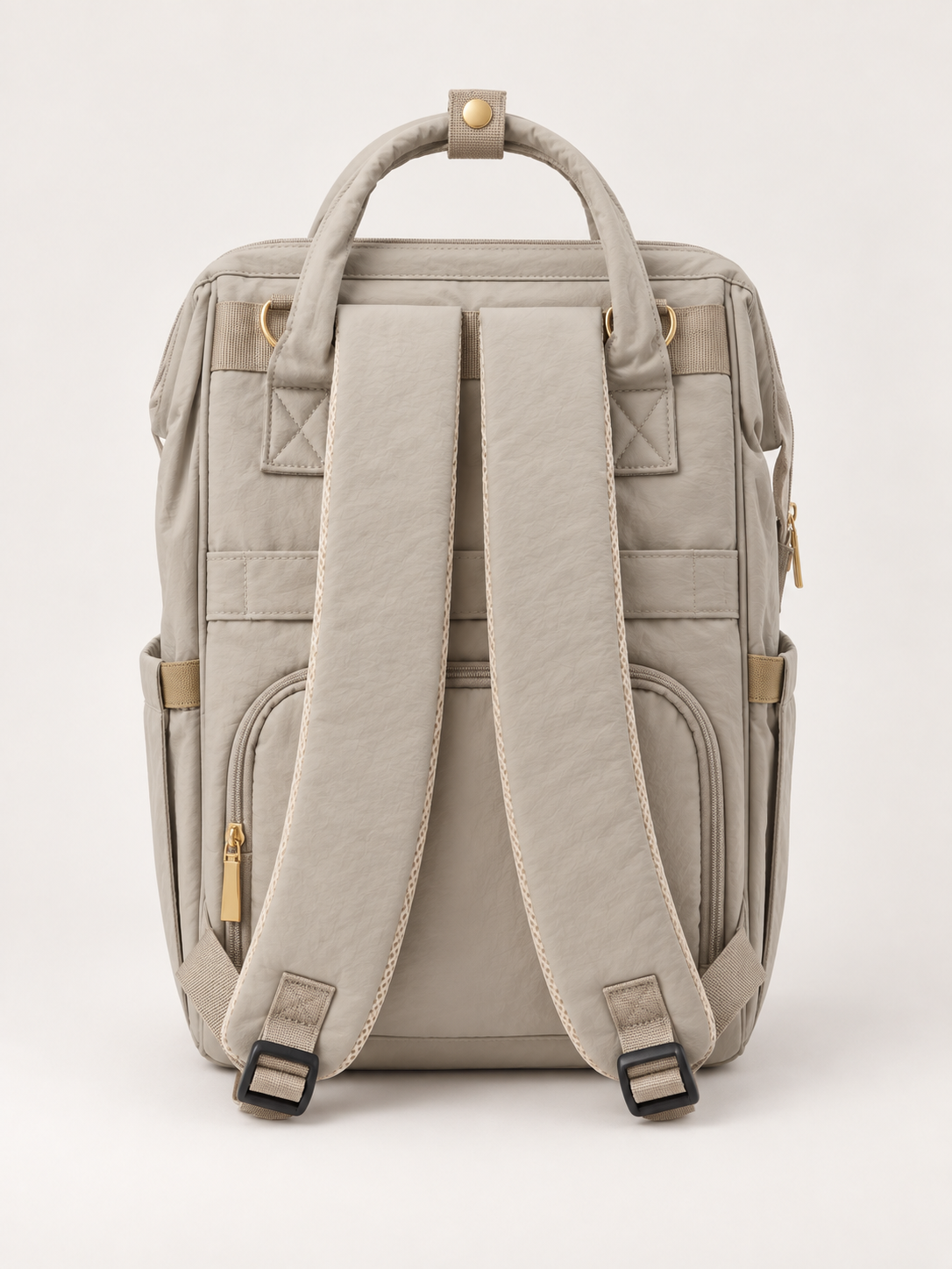 Dos du sac à langer NEVA L'Essentiel, bretelles rembourrées réglables et bande passe-valise.
