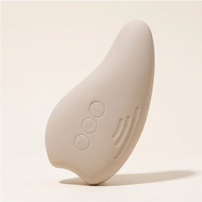 Masseur lactation chauffant et vibrant Neva Paris – vue de profil, silicone médical beige, 3 boutons de contrôle
